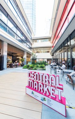 Hong Kong, Çin - 10 Eylül 2021: Hong Kong merkez pazarı. 1939 'da yapılmış, ilk ıslak market. Binanın canlandırma projesi nihayet 2021 yılında yeniden açıldı.