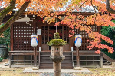 Japonya, Kyoto 'daki Shinnyodo tapınağının sunağı.