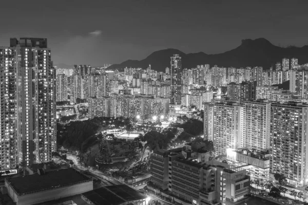 ライオン ロック ヒルと高上昇の夜香港市内の住宅 — ストック写真