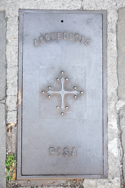 Old Manhole Cover Aqueduct Pisa Tuscany Italy — Stock Photo, Image