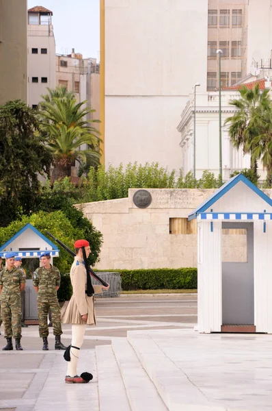 Guardia Honor Evzones Frente Tumba Del Soldado Desconocido Cerca Del — Foto de Stock