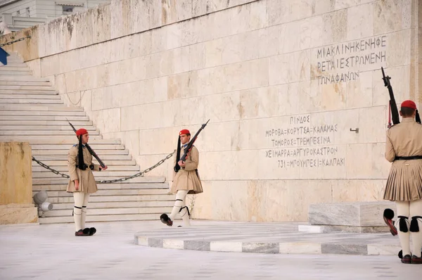 Changing Honor Guard Evzones Front Tomb Unknown Soldier Greek Parliament — Stock Photo, Image