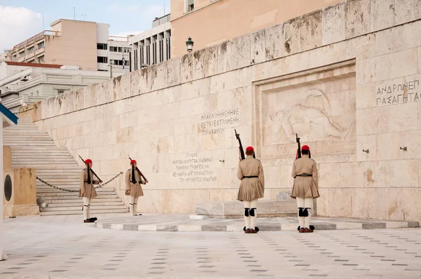 Yunan Parlamentosu Yakınlarındaki Meçhul Asker Mezarı Nın Önünde Syntagma Meydanı Stok Fotoğraf