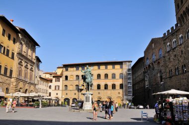 Piazza della Signoria 'daki Cosimo I de' Medici Binicilik Heykeli.