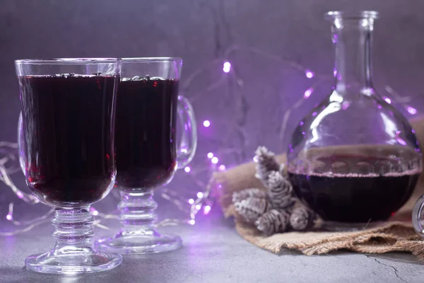 Two Transparent Cups Mulled Wine Cinnamon Cardamom Decanter Gray Background — Stock Photo, Image