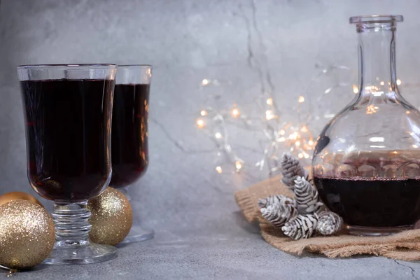 Pair Glass Cups Stem Mulled Wine Decanter Long Neck Sackcloth — Stock Photo, Image