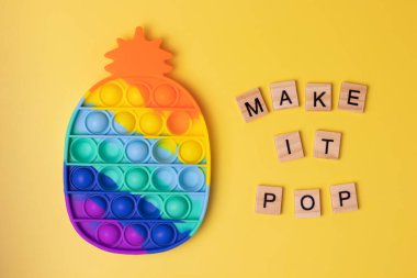 Yeni moda silikon anti-stres oyuncağı Popit. Tik tak 'tan duyusal oyuncak kıpırtısı.