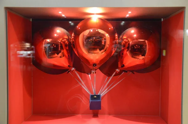 Yüzük hala sahibini bekliyor..