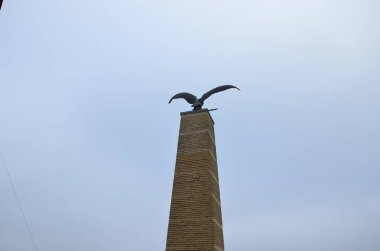 Ugortların ulusal sembolü kartal-turuladır..