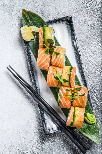 Sushi Rolle Philadelphia Mit Lachs Avocado Frischkäse Sushi Menü Japanisches — Stockfoto