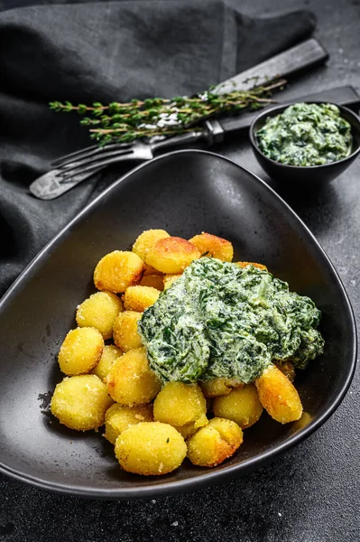 Fried Gnocchi Potato Pasta Spinach Black Background Top View — Stock Photo, Image