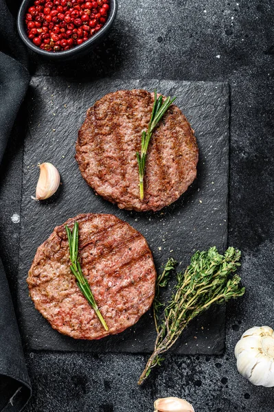 Hamburguesas Parrilla Chuleta Carne Fondo Negro Vista Superior — Foto de Stock