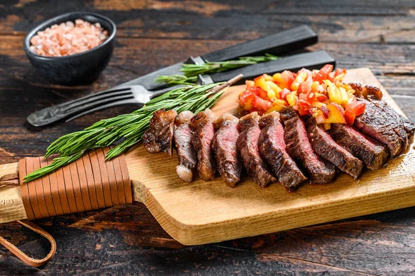 Grillad Topp Sirloin Cap Eller Picanha Stek Skärbräda Med Örter — Stockfoto