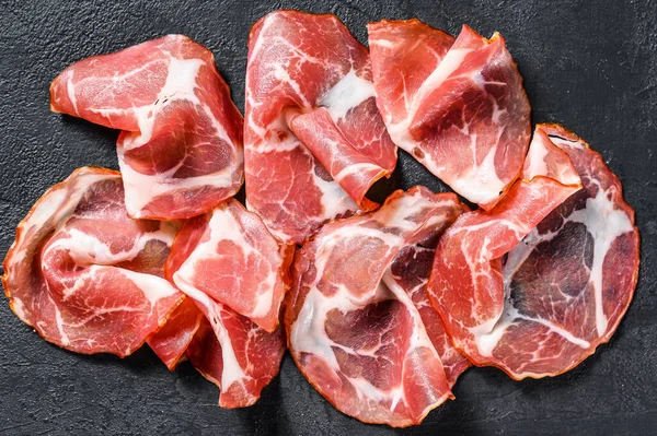 Olasz Sült Szalonna Pancetta Piacentina Sertéshús Fekete Háttér Felülnézet — Stock Fotó