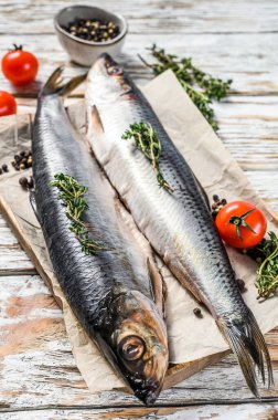 Baharatlı Hollanda ringa balığı. Beyaz arka plan. Üst görünüm.