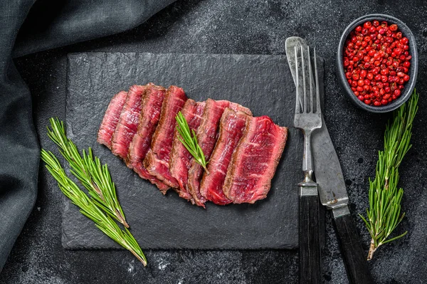 Grilovaný Filet Mignon Steak Kamenné Desce Černé Pozadí Horní Pohled — Stock fotografie