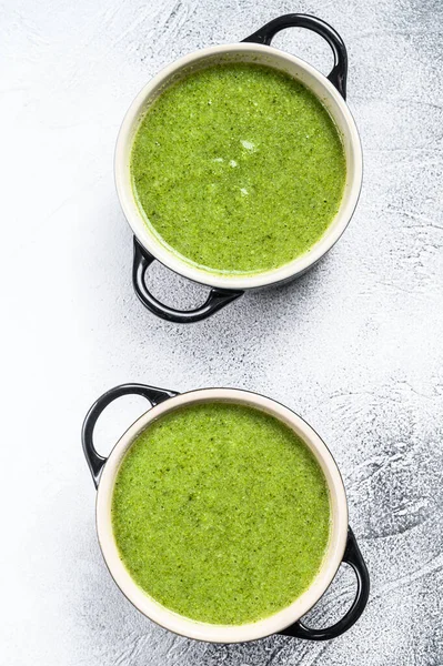 Hausgemachte Brokkoli Spinatcremesuppe Schüssel Weißer Hintergrund Ansicht Von Oben — Stockfoto