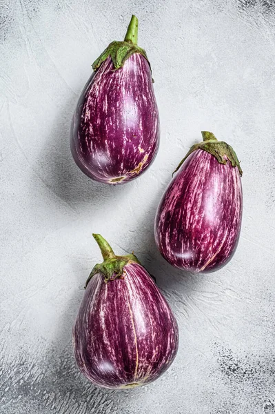 Lila Aubergine Eller Aubergine Vit Bakgrund Ovanifrån — Stockfoto