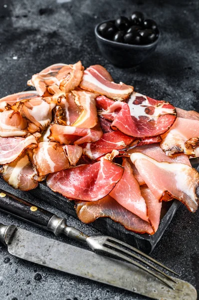 Kött Antipasto Fat Pancetta Salami Skivad Skinka Korv Prosciutto Bacon — Stockfoto