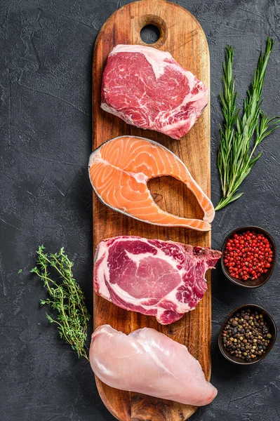 Mistura Carne Bifes Crus Salmão Carne Bovina Porco Frango Fundo — Fotografia de Stock