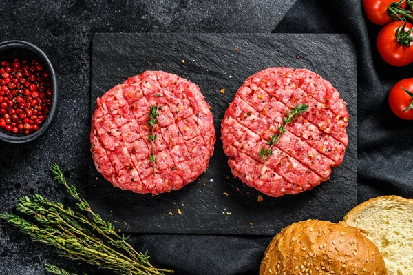 Rezept Für Burger Mit Marmorierten Rindfleischpastete Schnitzel Schwarzer Hintergrund Ansicht — Stockfoto