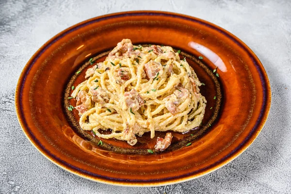 Esparguete Italiano Massa Carbonara Com Bacon Queijo Parmesão Duro Molho — Fotografia de Stock