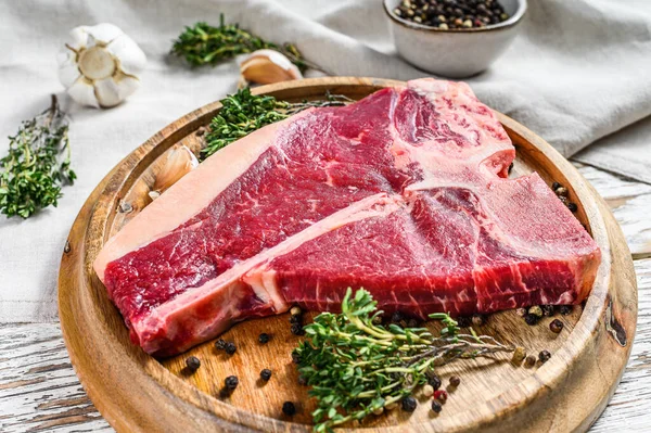 Porterhouse Steak Rohes Rindfleisch Aus Biologischem Anbau Weißer Hintergrund Ansicht — Stockfoto