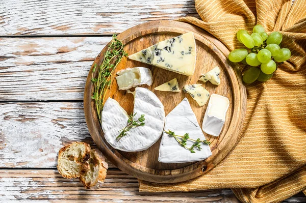 Cheese Plate Camembert Brie Blue Cheese Grapes White Wooden Background — Stock Photo, Image