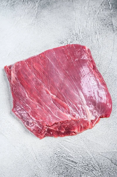 Raw Flank Flap Rundvlees Steak Witte Achtergrond Bovenaanzicht — Stockfoto