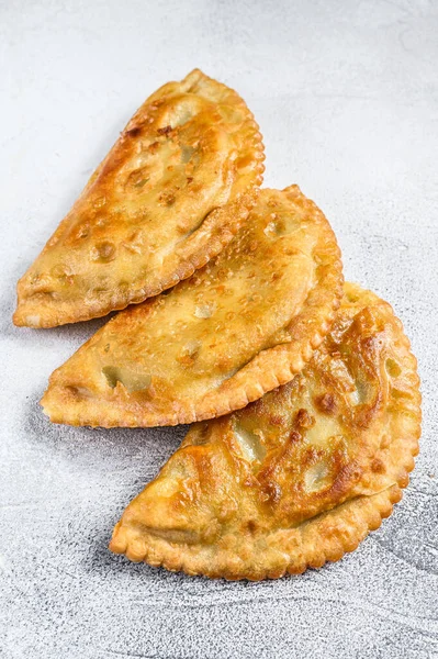 Empanadas Fritte Latinoamericane Pasticcini Salati Con Carne Sfondo Bianco Vista — Foto Stock