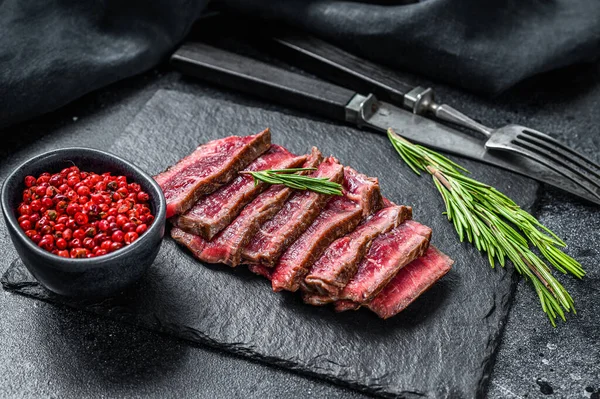 Grillezett Filé Mignon Steak Egy Kőtáblán Fekete Háttér Felülnézet — Stock Fotó