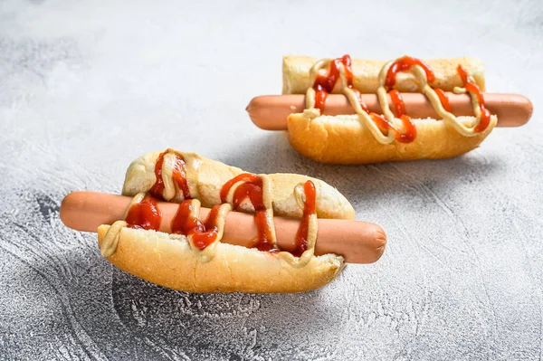 Hot Dog Κίτρινη Μουστάρδα Και Κόκκινη Κέτσαπ Λευκό Φόντο Άνω — Φωτογραφία Αρχείου