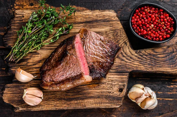 Nařežte Smaženou Zadnici Nebo Brazilský Pikanha Hovězí Steak Dřevěné Desce — Stock fotografie