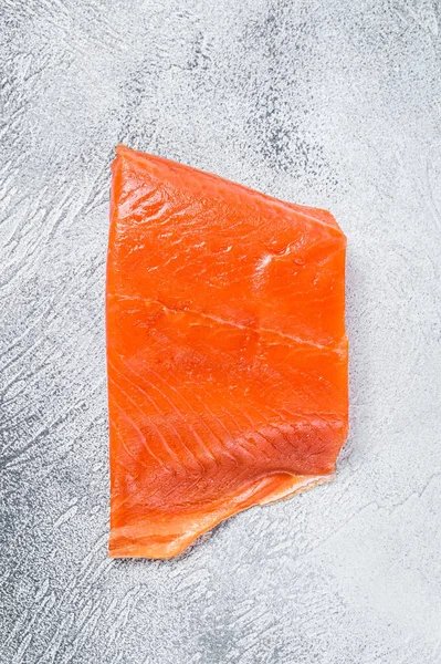 Filetto Salmone Affumicato Tavolo Legno Sfondo Bianco Vista Dall Alto — Foto Stock