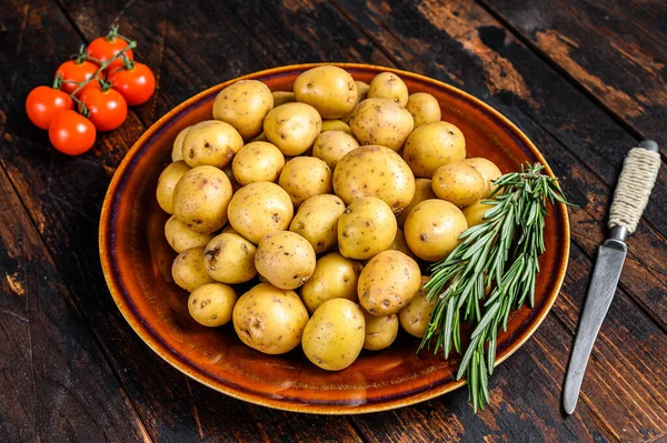 Rohe Baby Mini Kartoffeln Dunkler Holzhintergrund Ansicht Von Oben — Stockfoto