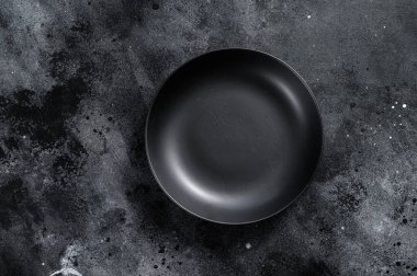 Siyah arka planda siyah bir plaka. Üst Manzara. Boşluğu kopyala