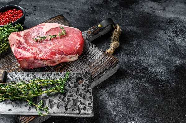 Çiğ biftek. Kara toprak. Üst Manzara. Boşluğu kopyala