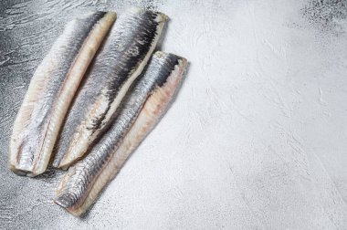 Salamura deniz balığı fileto salamurası. Beyaz arka plan. Üst Manzara. Boşluğu kopyala