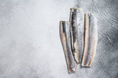 Salamura deniz balığı fileto salamurası. Beyaz arka plan. Üst Manzara. Boşluğu kopyala