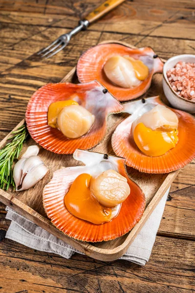 Scallops seafood on a wooden board with salt and herbs. wooden background. Top view — Stock Photo, Image