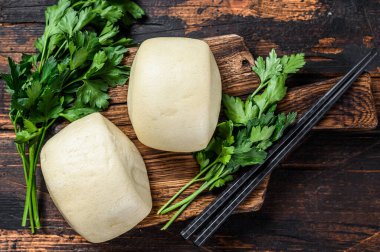 Çin Buharlı Çörekleri. Karanlık ahşap arka plan. Üst görünüm