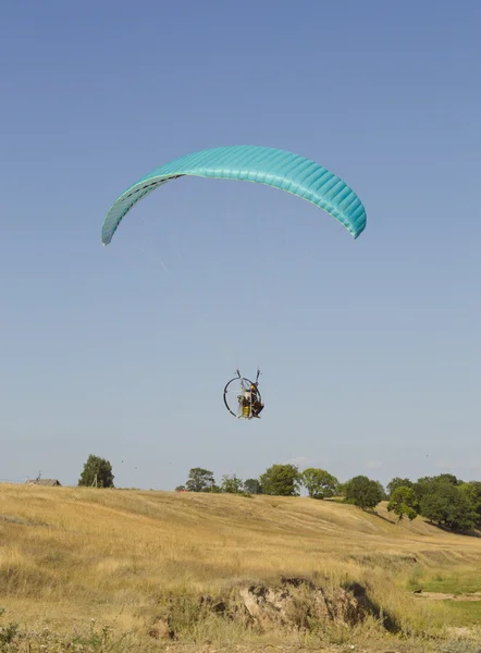 Man op paragliden — Stockfoto