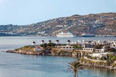Mikonos, yel değirmenleri görünümüne