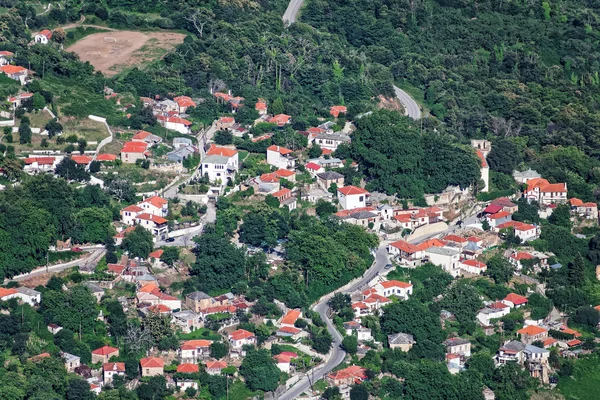 Drakeia 村庄，皮立翁山，希腊的鸟瞰图 图库图片