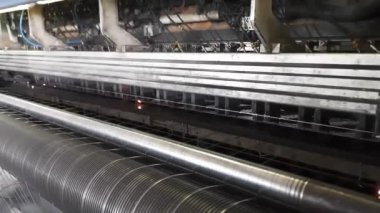 Dnipro, Dnepropetrovsk / Ukrayna - 10 / 15 / 2021: Metal işleme ekipmanları. Kablo fabrikası. Ağ üretimi. Elektrik şebekesi. Üretim tesisi.