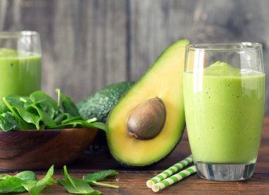 avokado ve ıspanak smoothie