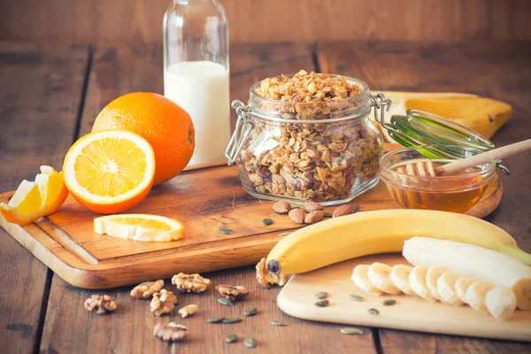 Müsli im Glas lizenzfreie Stockbilder