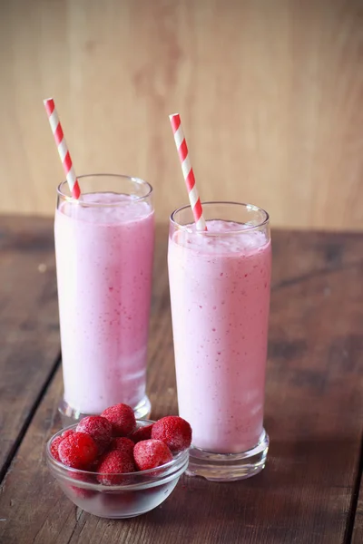 鸡尾酒的冷冻草莓酸奶 — 图库照片