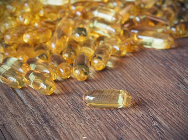 Tőkehal máj olaj omega 3 gél kapszula — Stock Fotó