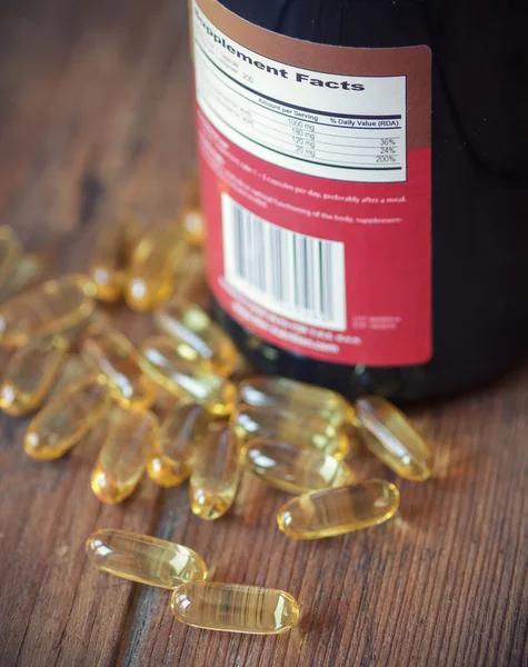 Olio di fegato di merluzzo omega 3 capsule di gel — Foto Stock